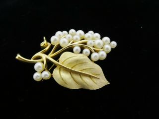 Vintage TRIFARI Crown Gold Tone Leaf With Faux White Pearl Brooch Pin 3