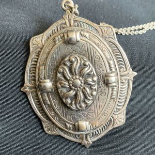 Vintage Victorian Style Locket Pendant Necklace Silver Tone Etched Ornate Locket