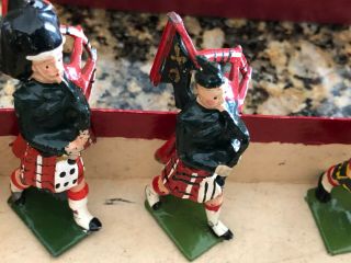 Vintage Britains Soldiers Metal Lead The Royal Scots No.  212 Made In England 2