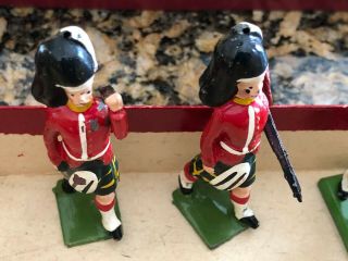 Vintage Britains Soldiers Metal Lead The Royal Scots No.  212 Made In England 3