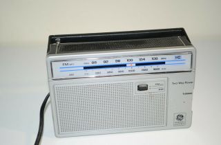 VINTAGE GENERAL ELECTRIC AM FM RADIO MODEL 7 - 2665C GREAT 2