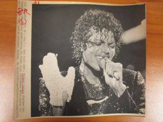 Vintage Wire Ap Photo Michael Jackson Victory Tour Sequined Glove & Jacket 2