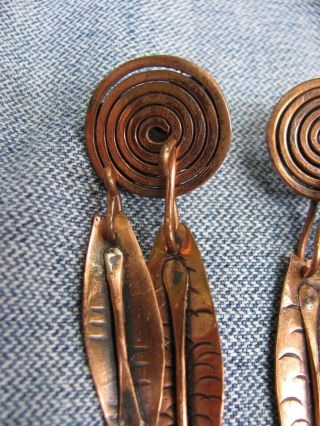 Vtg Mid Century Modern Artist Made Copper Screw Back Dangling Fish Earrings 2