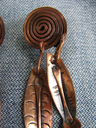 Vtg Mid Century Modern Artist Made Copper Screw Back Dangling Fish Earrings 4