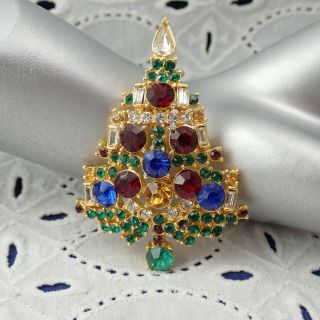 Vintage Weiss Multi Color Rhinestone Gold Tone Christmas Tree Pin Brooch