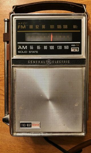 Vintage General Electric 7 - 2877h Two - Way Power Ac Battery Portable Am/fm Radio