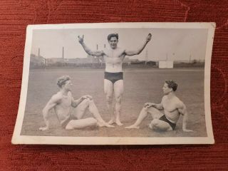 Vintage Beefcake Bodybuilding Muscular Man Men Posing Photograph Uk?