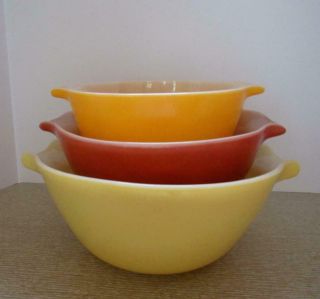 Set Of 3 Vintage Fire King Mixing Bowls.  Pour Spout Handles.  Orange And Yellow