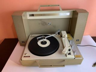 1970s General Electric Wildcat Portable Solid State Stereo Record Player