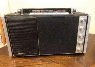 Vintage Realistic " Astronaut 8 " Band Solid State Radio.