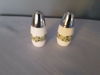 Vintage Corning Pyrex Spring Blossom Crazy Daisy & Pepper Shakers