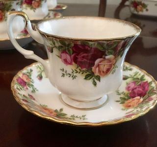 ROYAL ALBERT OLD COUNTRY ROSES BONE CHINA VINTAGE TEA CUP AND SAUCER SET 3