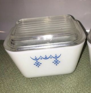 2 Pyrex 501 B 1 - 1/2 Cup Snowflake Garland Refrigerator Dish Vintage 3