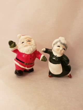 Vintage Christmas Salt And Pepper Shakers Dancing Mr.  & Mrs.  Santa Claus Japan