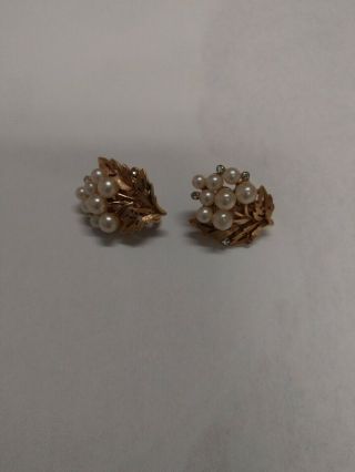 Vintage Crown Trifari Gold Tone Leaf Rhinestone & Pearl Clip On Earrings