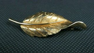 Sweet Vintage Avon Gold Tone Leaf Feather Pin Brooch 2 3/8 "