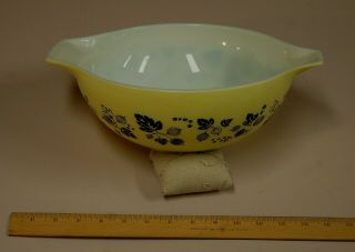 Vintage Pyrex Gooseberry Black On Yellow 4 Qt Cinderella Bowl