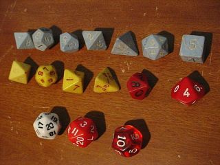 16 VINTAGE DUNGEONS AND DRAGONS D&D DICE OLD EARLY TSR Gaming RPG Blue Yellow 2
