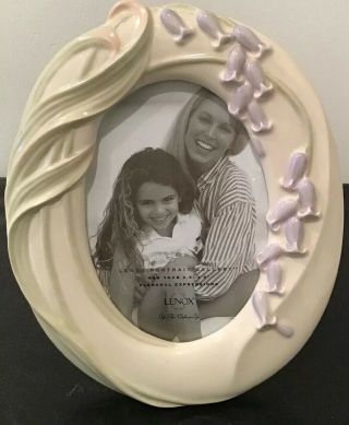 Vintage Lenox 3.  5” X 5” Lilly Flowers Picture Frame