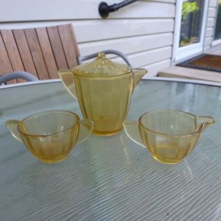 Vintage early 1930 ' s Akro Agate child ' s tea set in amber glass 3