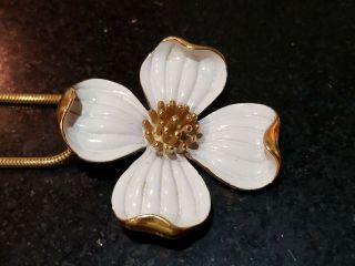 Vtg.  Crown Trifari White Enamel & Gold Tone Dogwood Flower Necklace