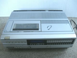 Vintage Sanyo Betamax Video Cassette Recorder/player Model 4400.