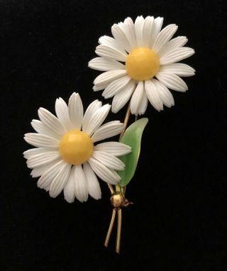 Vintage 70’s Enamel Gold Tone Yellow White Lucite Daisy Flower Brooch Broach Pin