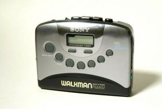 Sony Walkman Wm - Fx251 Portable Personal Cassette Tape Player / Fm Radio Vintage