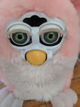 Vintage 1999 Furby Baby Pink and White w/ yellow Tiger Electronics w/ Tags 3