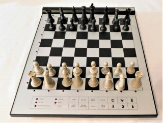 Vintage Fast Response Time Computerized Chess Set,  Radio Shack 1650,  9 Levels