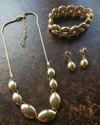 Stunning Vintage Napier Gold Tone Necklace,  Bracelet And Earrings Set