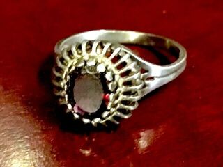 Vintage 925 Sterling Silver Prong Set Faceted Garnet Ring Size 9,  3.  7g Signed