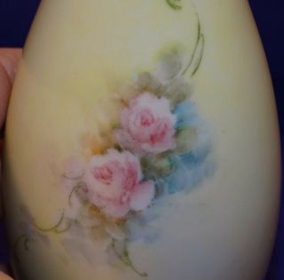 GORGEOUS VINTAGE HAND PAINTED CHINA FLOWER VASE WITH PINK ROSES BLUE ACCENTS 2