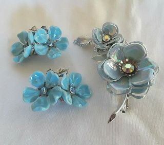 Vintage Lisner Blue Flower Brooch And Clip On Earrings Lucite Rhinestones Enamel