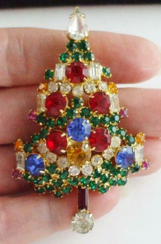 VINTAGE WARNER CHRISTMAS TREE PIN BROOCH W/RED YELLOW BLUE GREEN CLEAR 3