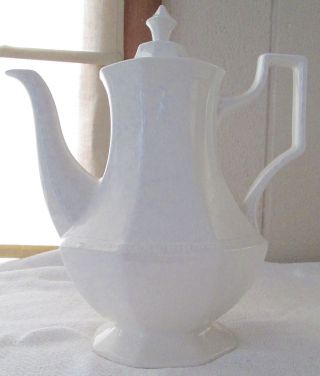 Vintage Johnson Brothers England Heritage White Ironstone 5 Cup Coffee Pot & Lid