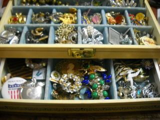Vintage Jewelry Box full of Jewelry for Resale or for Play Time 4
