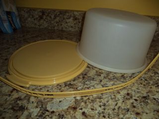 Vintage Tupperware Cake Holder - Carrier Harvest Gold With Handle