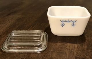 Vintage PYREX Snowflake Blue Garland Refrigerator Dish 501 B 1 - 1/2 Cups 2