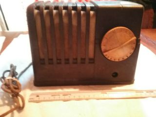 Vintage Silvertone Bakelite Table Top Radio - - Model 14508 - - Collectible - L@@k