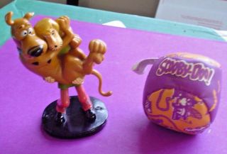1998 Hanna Barbera Scooby Doo And Shaggy Cake Topper & Vintage Hacky Sack