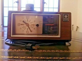 Vintage General Electric Ge Am Fm Clock Radio Model Number 7 - 4550c
