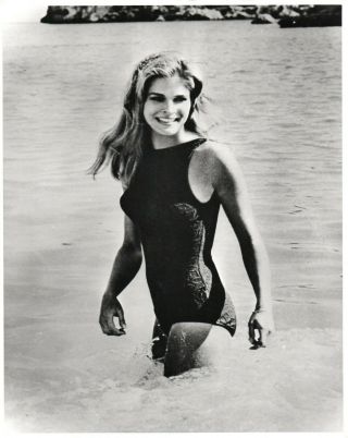 Candice Bergen World - Exclusive 51 - Year - Old 8x10 " Dated Vintage Photo