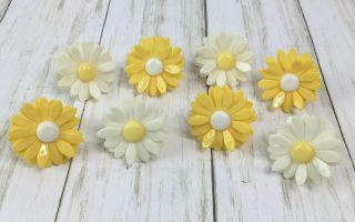 Set Of 8 Vintage Yellow & White Plastic Daisy Napkin Rings