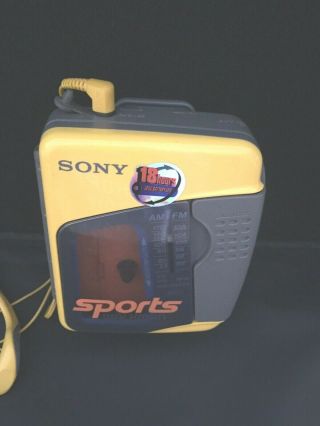 VTG Sony Sports Walkman WM - FS399 Mega Bass Am/FM Cassette Belt Clip & Headphones 3