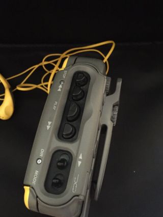VTG Sony Sports Walkman WM - FS399 Mega Bass Am/FM Cassette Belt Clip & Headphones 4