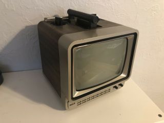 Retro Tv Vintage Rca 1970s Portable Tv B,  W 8 Inch Screen Woodgrain