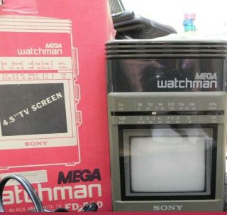 Vintage Sony Mega Watchman FD - 500 B&W TV Am/Fm Receiver 2