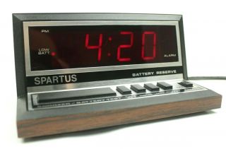 Spartus Model 1140 Alarm Clock Digital Wood Grain Vintage Retro