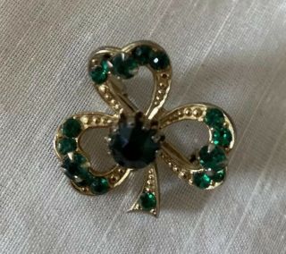Vintage Brooch Pin Signed Coro Gold Tone 3 Leaf Clover W/ Large Green Rhinestone